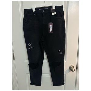 NWT No Boundaries Black Mom Jean